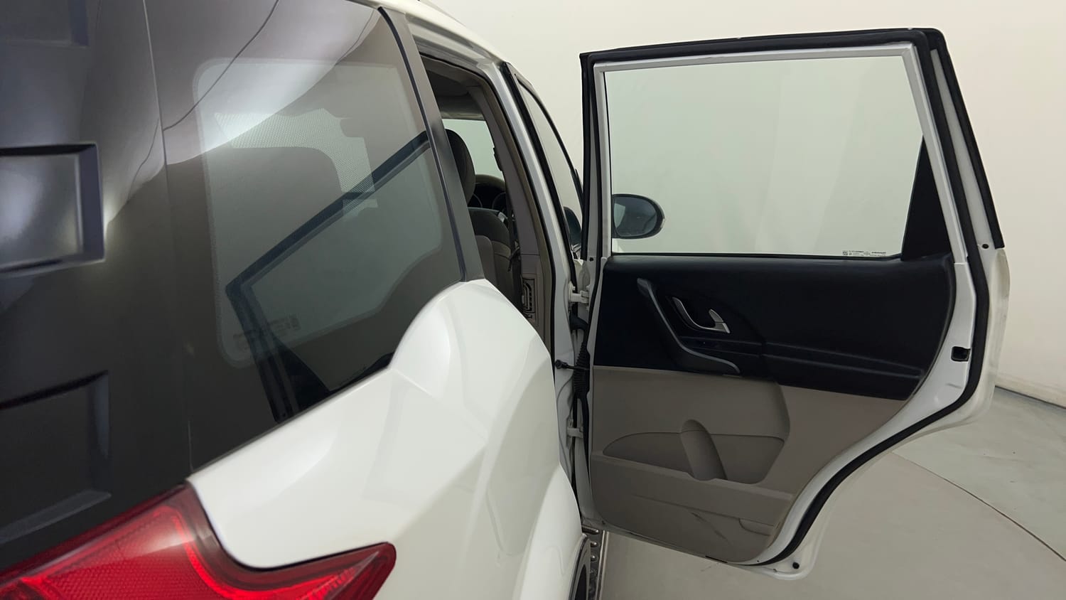 Used 2018 Mahindra XUV500 W6 Diesel Manual interior RIGHT REAR DOOR OPEN VIEW