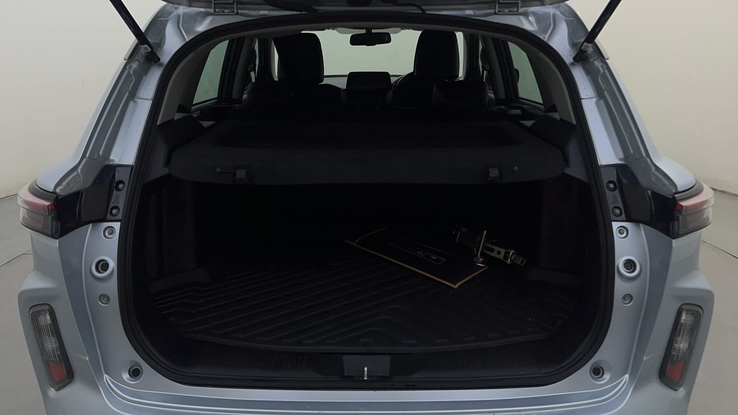 Used 2024 Maruti Suzuki Grand Vitara Zeta Smart Hybrid AT Petrol Automatic interior DICKY INSIDE VIEW
