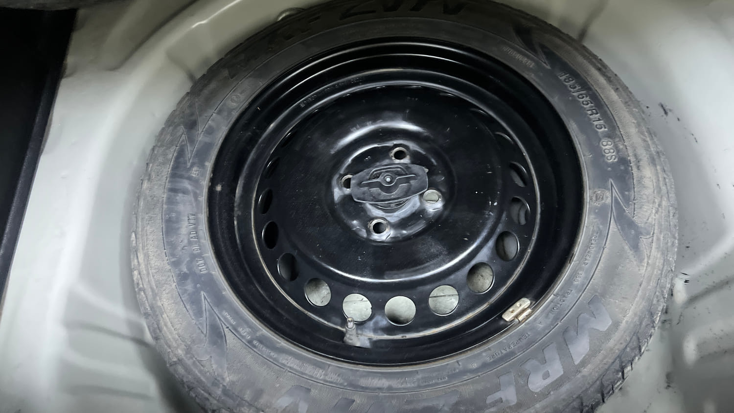 Used 2017 Maruti Suzuki Baleno Delta 1.2 AT Petrol Automatic tyres SPARE TYRE VIEW