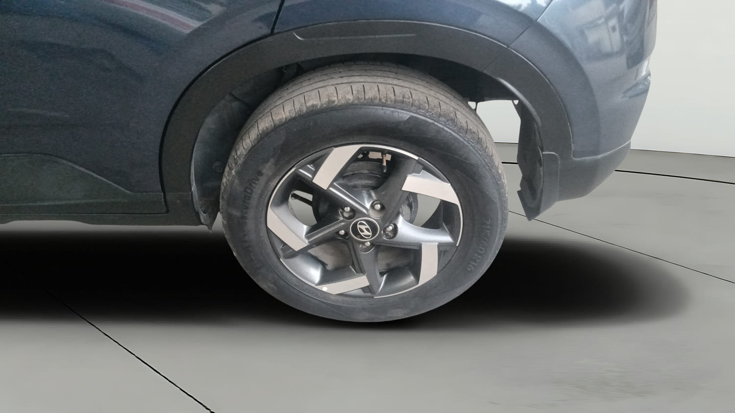 Used 2019 Hyundai Venue SX 1.4 (O) CRDi Diesel Manual tyres LEFT REAR TYRE RIM VIEW