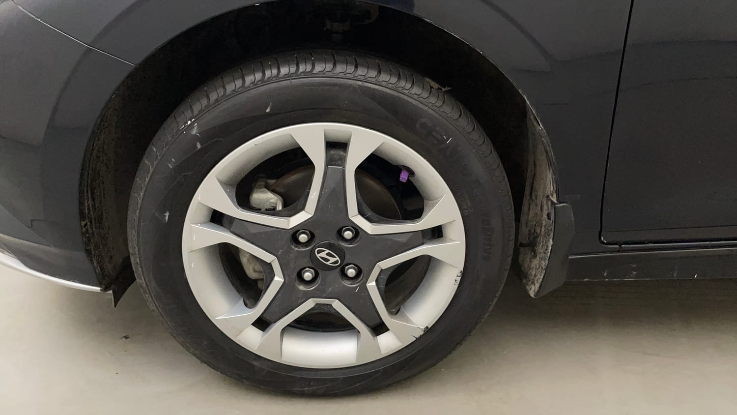 Used 2024 Hyundai i20 Sportz (O) 1.2 IVT Petrol Automatic tyres LEFT FRONT TYRE RIM VIEW