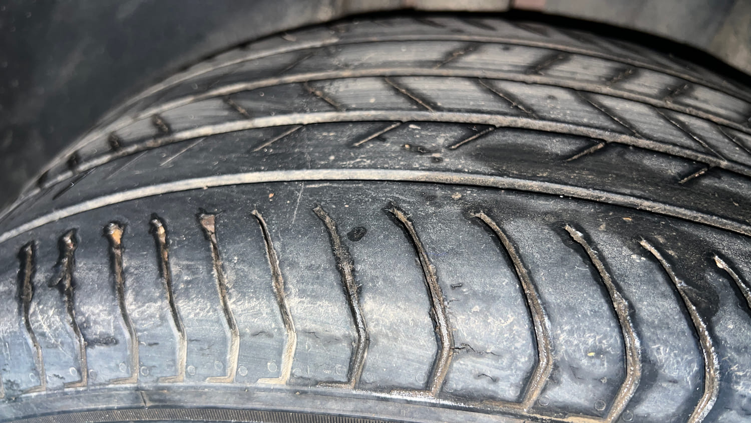 Used 2022 Volkswagen Taigun GT Plus 1.5 TSI DSG Petrol Automatic tyres RIGHT REAR TYRE TREAD VIEW