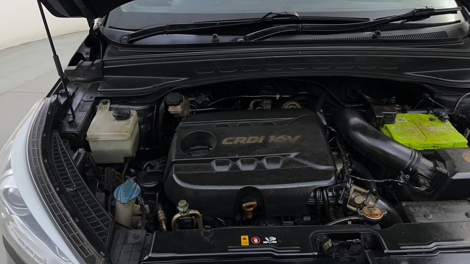 Used 2016 Hyundai Creta 1.6 SX Plus Diesel Manual engine ENGINE RIGHT SIDE HINGE & APRON VIEW