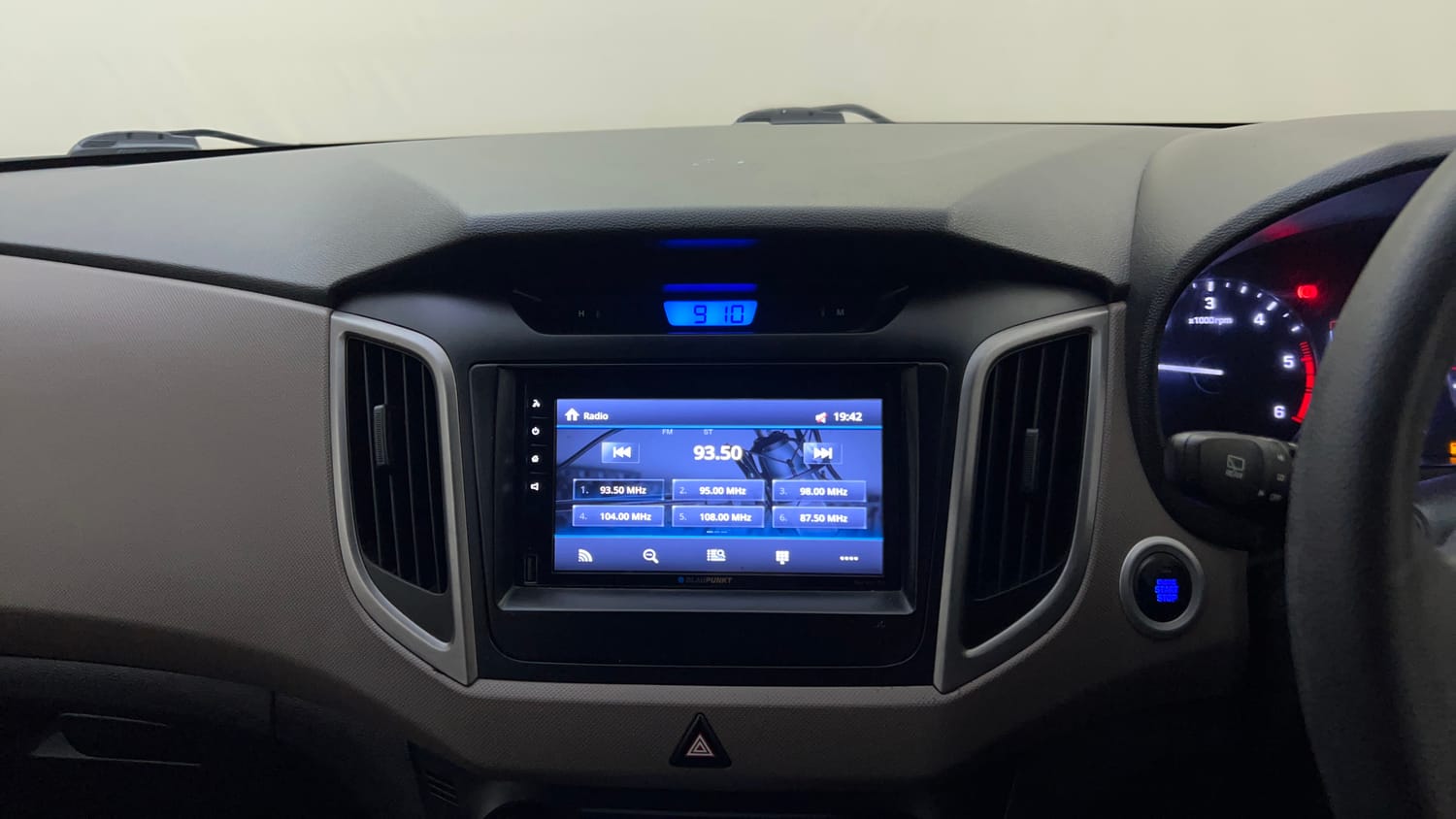 Used 2016 Hyundai Creta 1.6 SX Plus Diesel Manual top_features Touch screen infotainment system