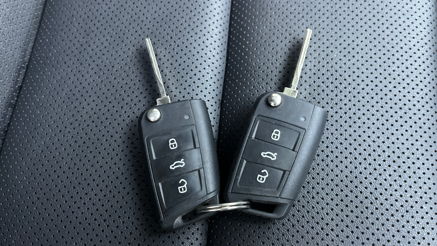 Used 2025 Skoda Kylaq Prestige AT Petrol Automatic extra CAR KEY VIEW
