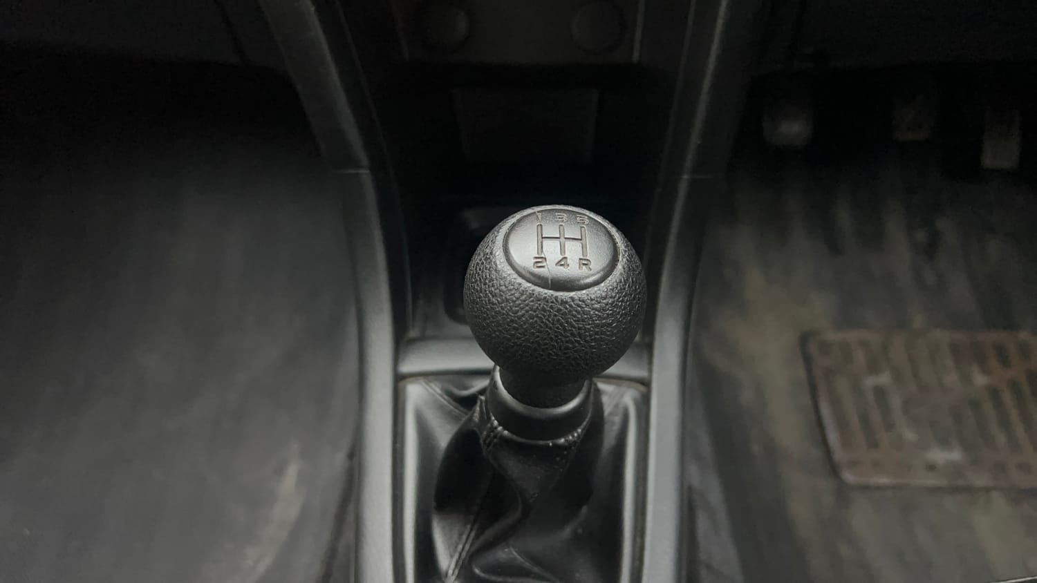 Used 2017 Maruti Suzuki Swift Lxi (O) Petrol Manual interior GEAR  KNOB VIEW