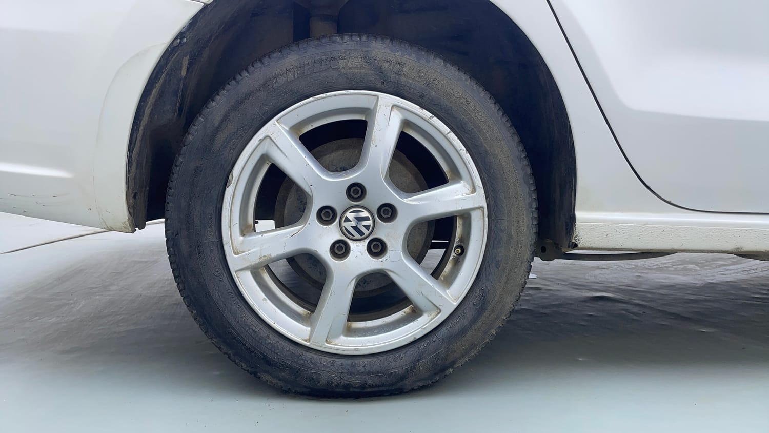 Used 2013 Volkswagen Vento Highline Diesel Diesel Manual tyres RIGHT REAR TYRE RIM VIEW