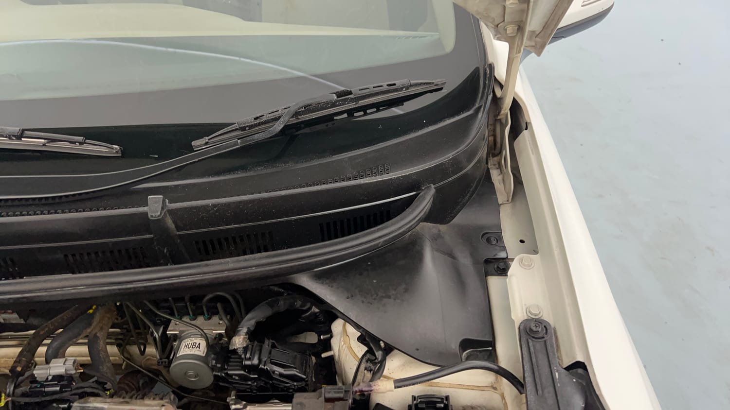 Used 2016 Hyundai Elite i20 Asta 1.2 Petrol Manual engine ENGINE LEFT SIDE HINGE & APRON VIEW