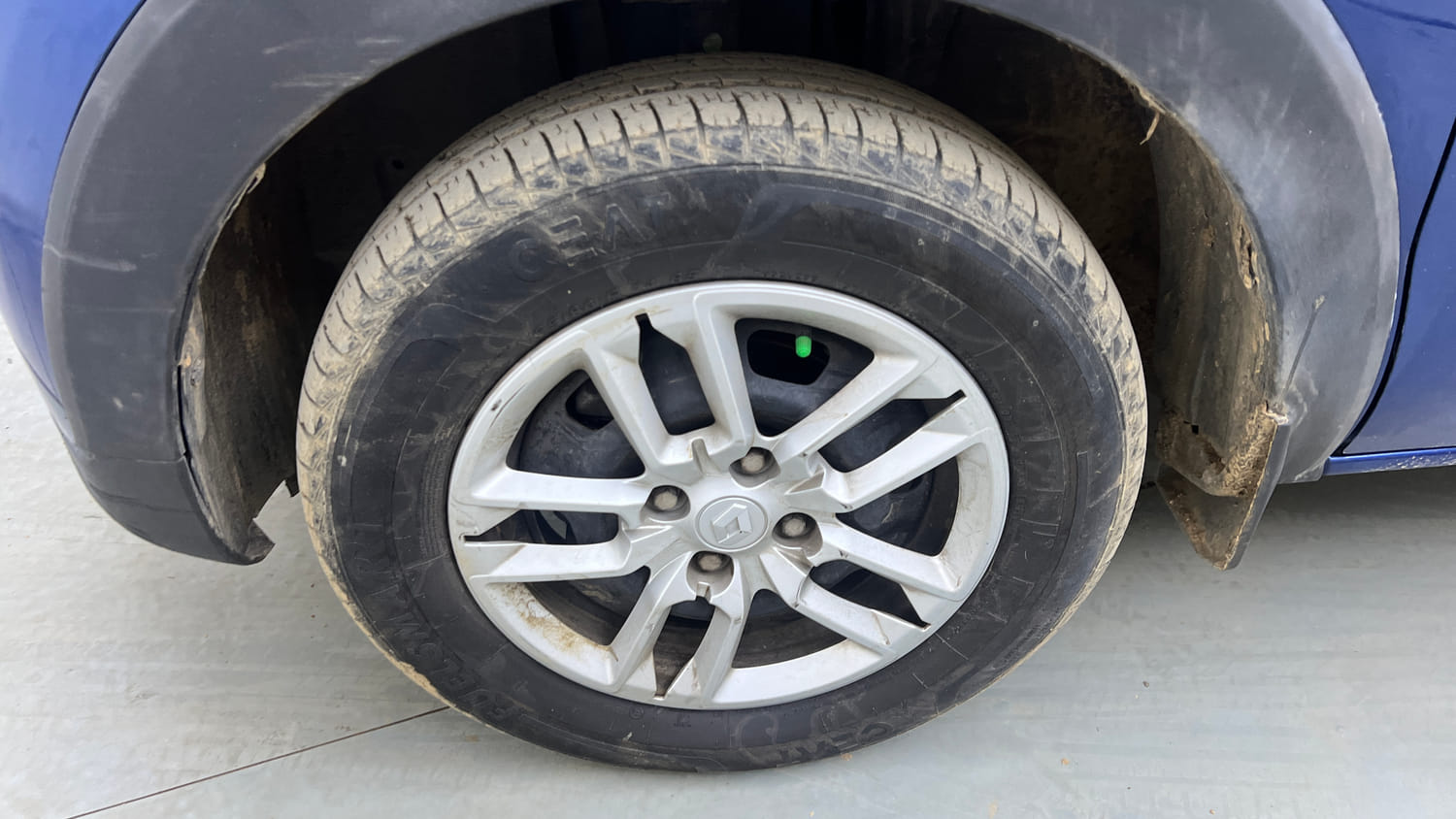 Used 2021 Renault Triber RXT Petrol Manual tyres LEFT FRONT TYRE RIM VIEW