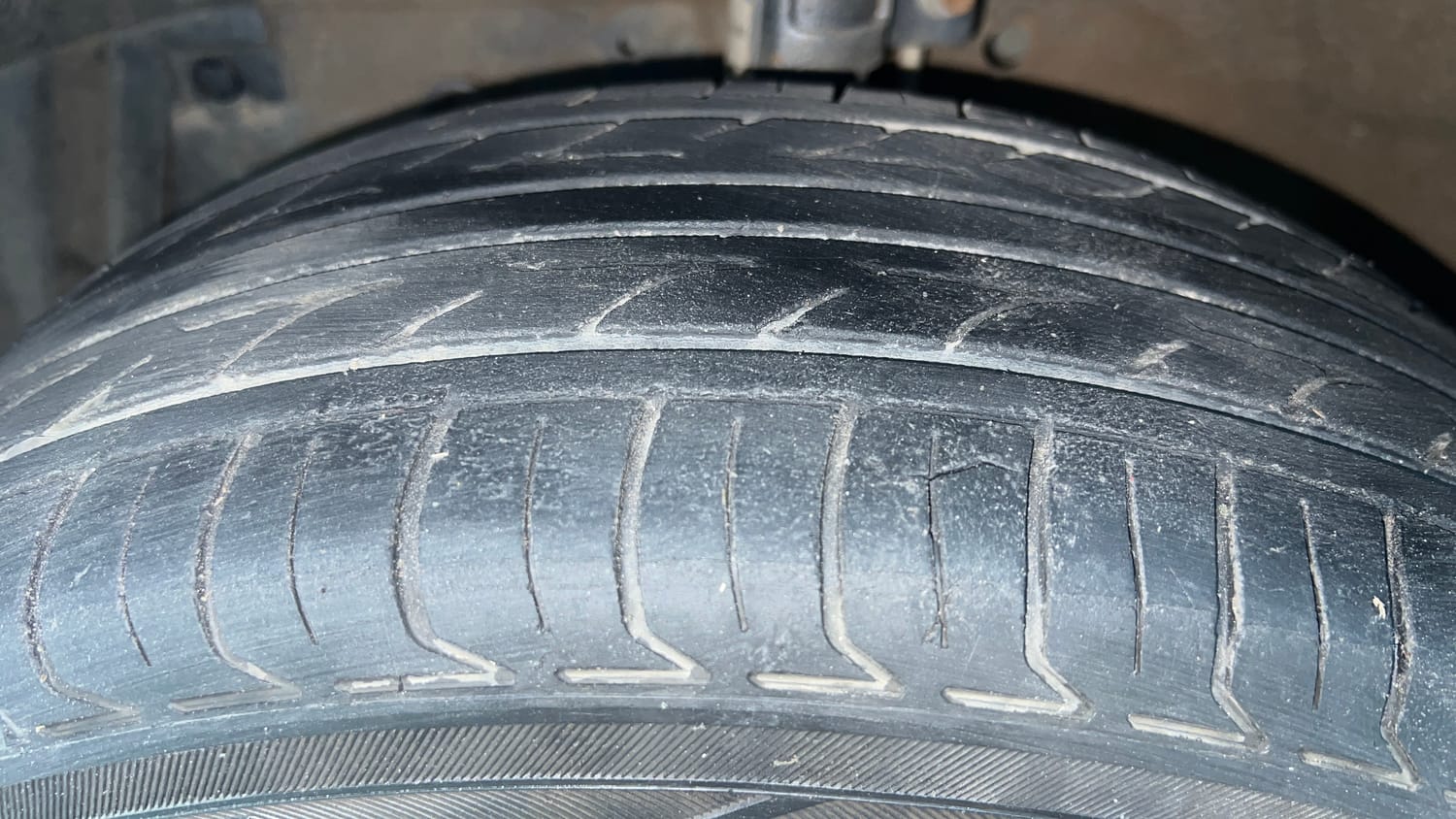 Used 2017 Maruti Suzuki Swift Lxi (O) Petrol Manual tyres LEFT FRONT TYRE TREAD VIEW
