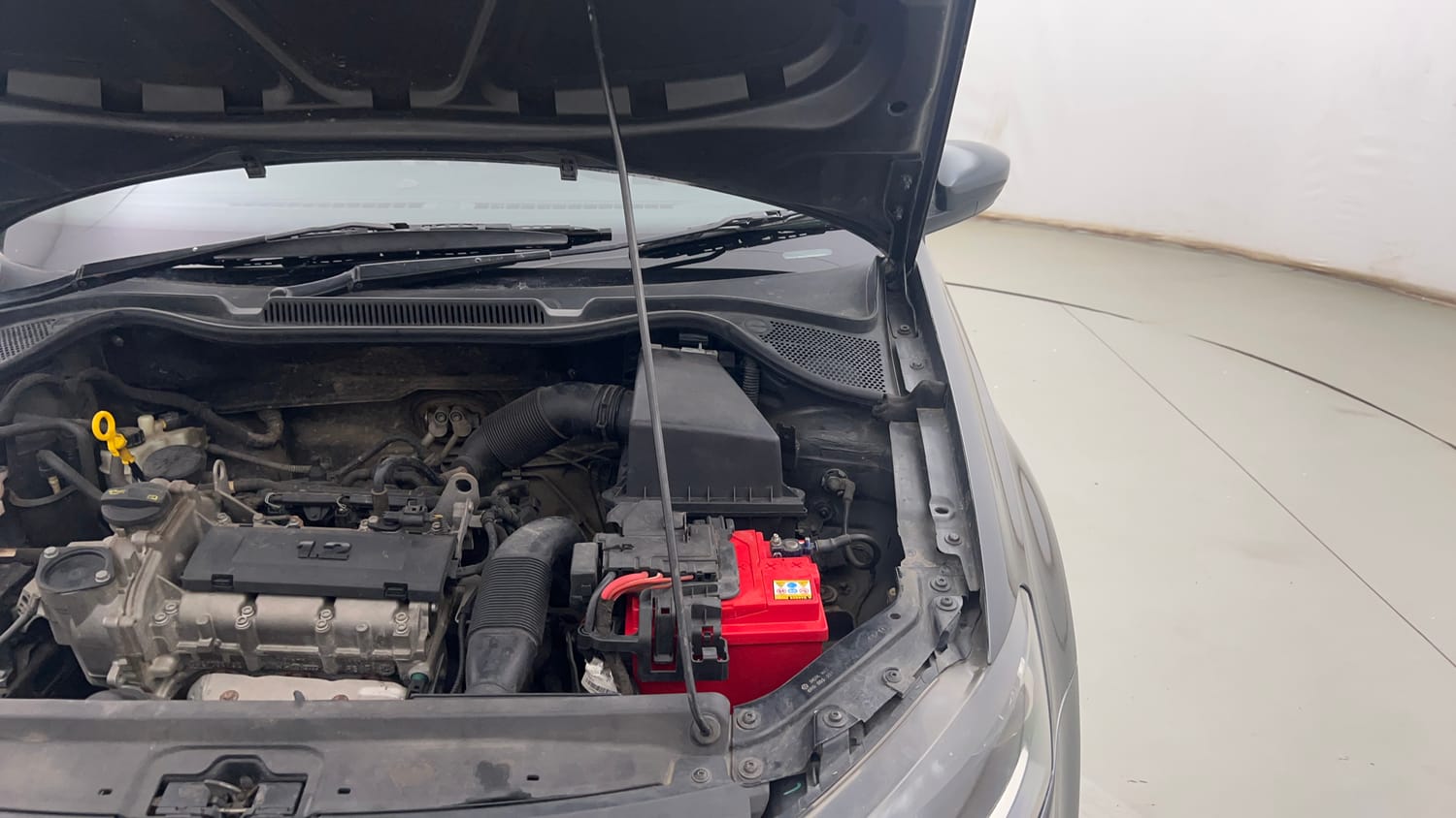 Used 2016 Volkswagen Polo Comfortline 1.2L (P) Petrol Manual engine ENGINE LEFT SIDE HINGE & APRON VIEW