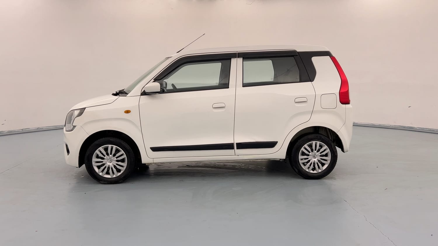 Used 2020 Maruti Suzuki Wagon R 1.0 VXi 1.0 Petrol Manual exterior LEFT SIDE VIEW