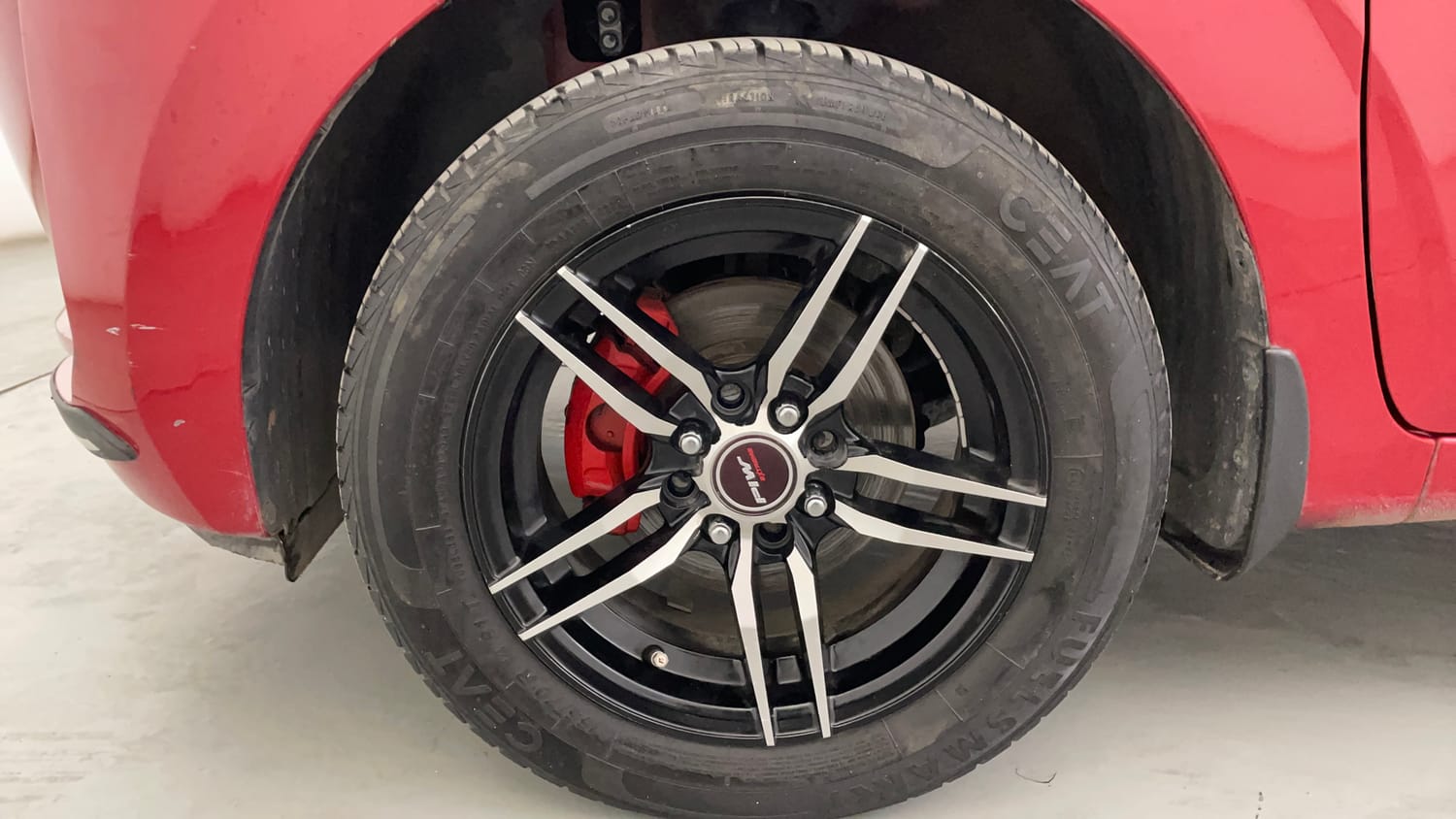 Used 2023 Hyundai Grand i10 Nios Sportz 1.2 Kappa VTVT Petrol Manual tyres LEFT FRONT TYRE RIM VIEW