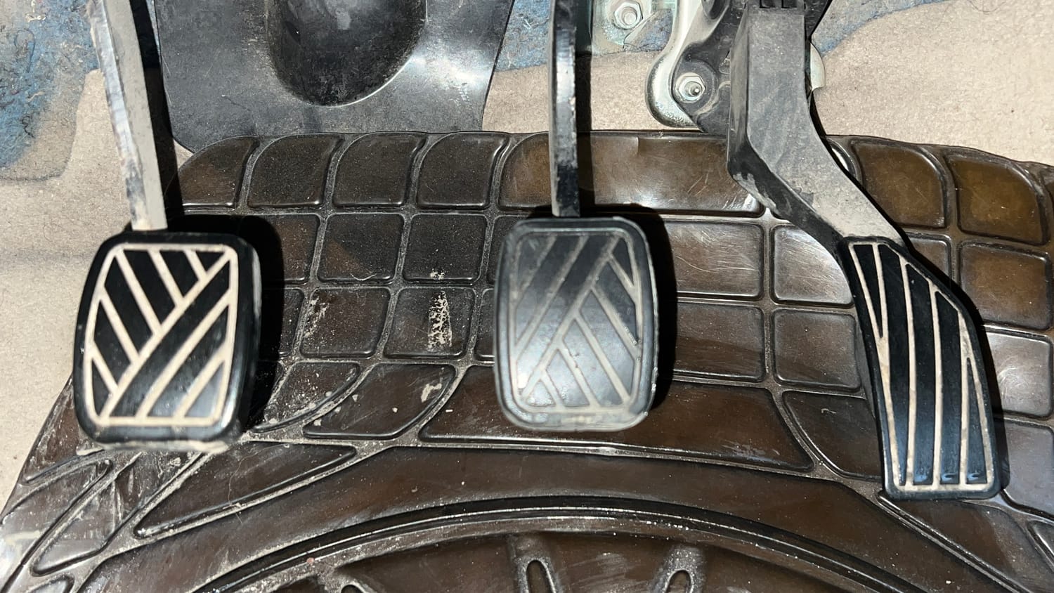 Used 2014 Maruti Suzuki Swift Dzire VXI Petrol Manual interior PEDALS VIEW