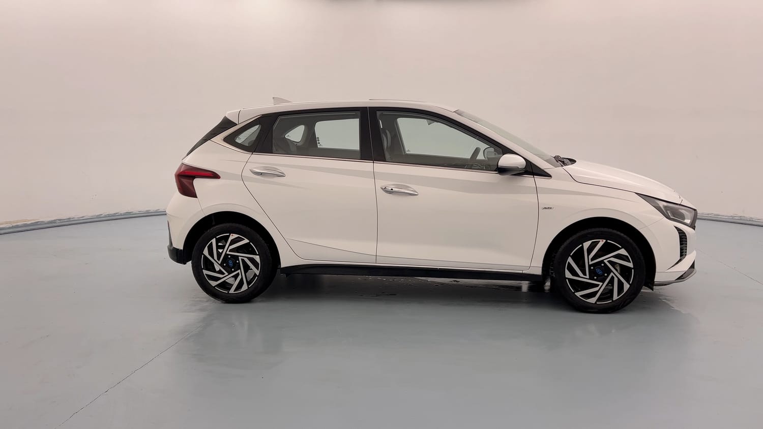 Used 2024 Hyundai New i20 Asta (O) 1.2 IVT Petrol Automatic exterior RIGHT SIDE VIEW