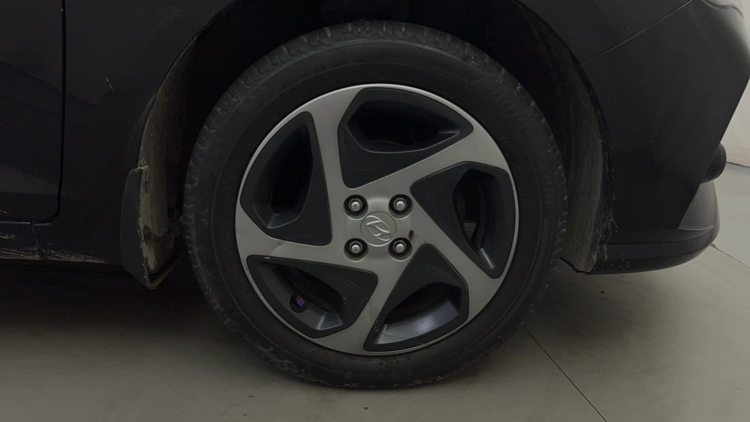 Used 2022 Hyundai Verna S Plus 1.5 VTVT Petrol Manual tyres RIGHT FRONT TYRE RIM VIEW