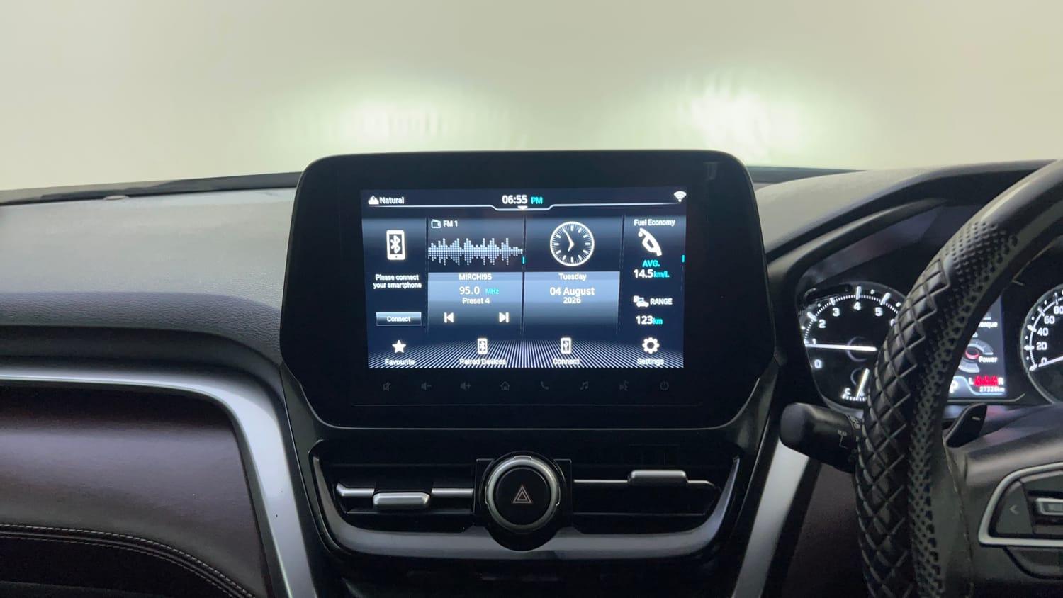 Used 2024 Maruti Suzuki Grand Vitara Zeta Smart Hybrid AT Petrol Automatic top_features Integrated (in-dash) music system