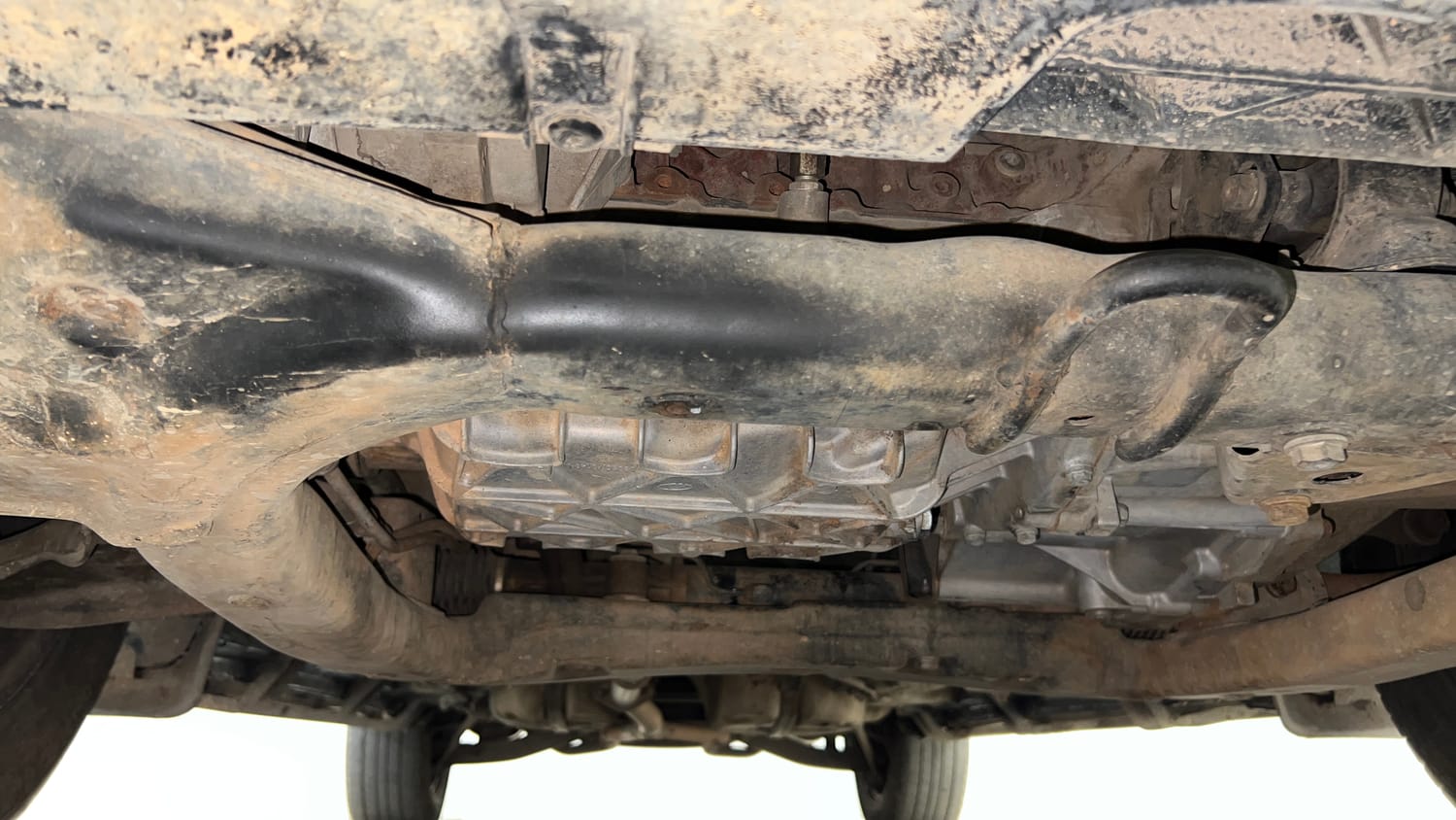 Used 2018 Mahindra XUV500 W6 Diesel Manual extra FRONT LEFT UNDERBODY VIEW