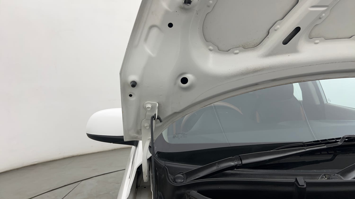 Used 2018 Hyundai Santro Magna Petrol Manual engine ENGINE RIGHT SIDE HINGE & APRON VIEW