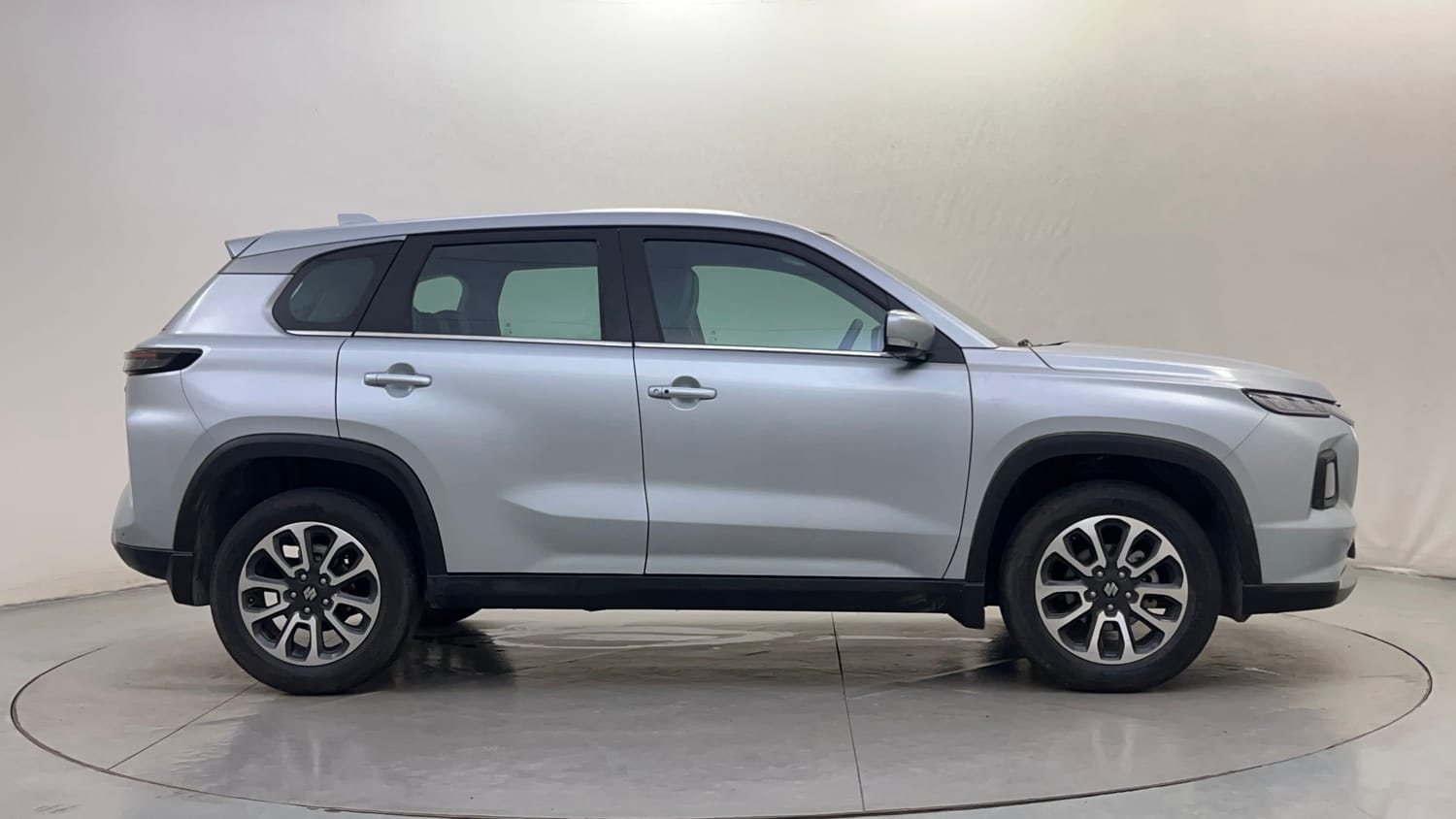 Used 2024 Maruti Suzuki Grand Vitara Zeta Smart Hybrid AT Petrol Automatic exterior RIGHT SIDE VIEW