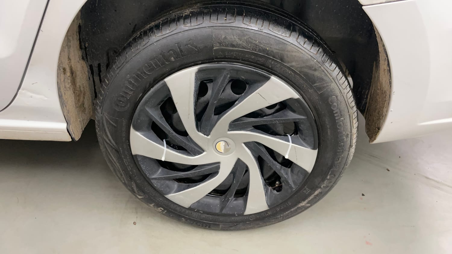 Used 2016 Skoda Rapid 1.6 MPI Active Petrol Manual tyres LEFT REAR TYRE RIM VIEW