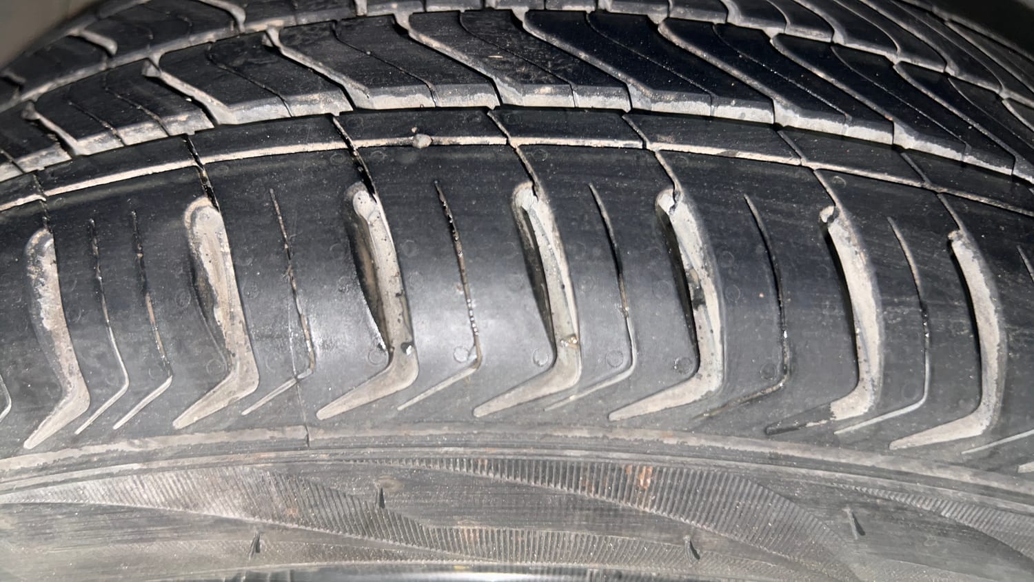 Used 2019 Tata Tiago Revotron XZ Plus Petrol Manual tyres LEFT FRONT TYRE TREAD VIEW