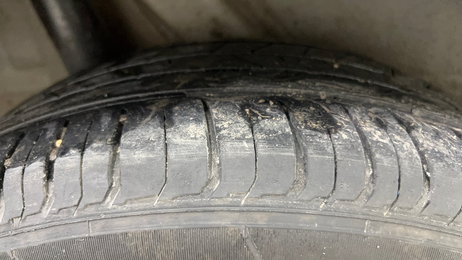 Used 2019 Hyundai Venue SX Plus 1.0 Turbo DCT Petrol Automatic tyres RIGHT REAR TYRE TREAD VIEW