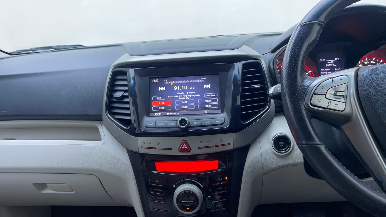 Used 2021 Mahindra XUV 300 W8 (O) 1.2 Petrol AMT Petrol Automatic interior MUSIC SYSTEM & AC CONTROL VIEW