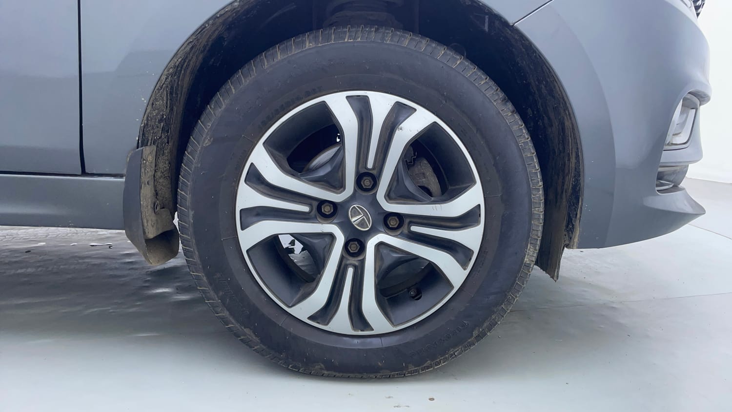 Used 2022 Tata Tigor XZ Plus CNG Cng Manual tyres RIGHT FRONT TYRE RIM VIEW