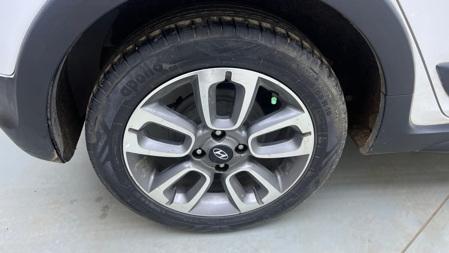 Used 2015 Hyundai i20 Active 1.2 S Petrol Manual tyres RIGHT REAR TYRE RIM VIEW