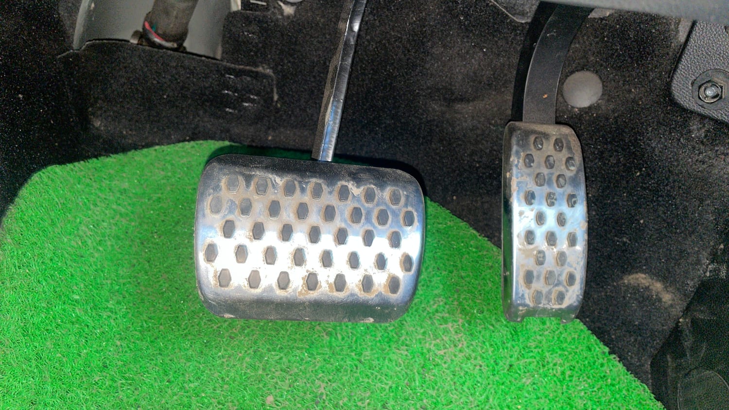 Used 2021 Mahindra XUV700 AX 7 Petrol AT Luxury Pack 7 STR Petrol Automatic interior PEDALS VIEW