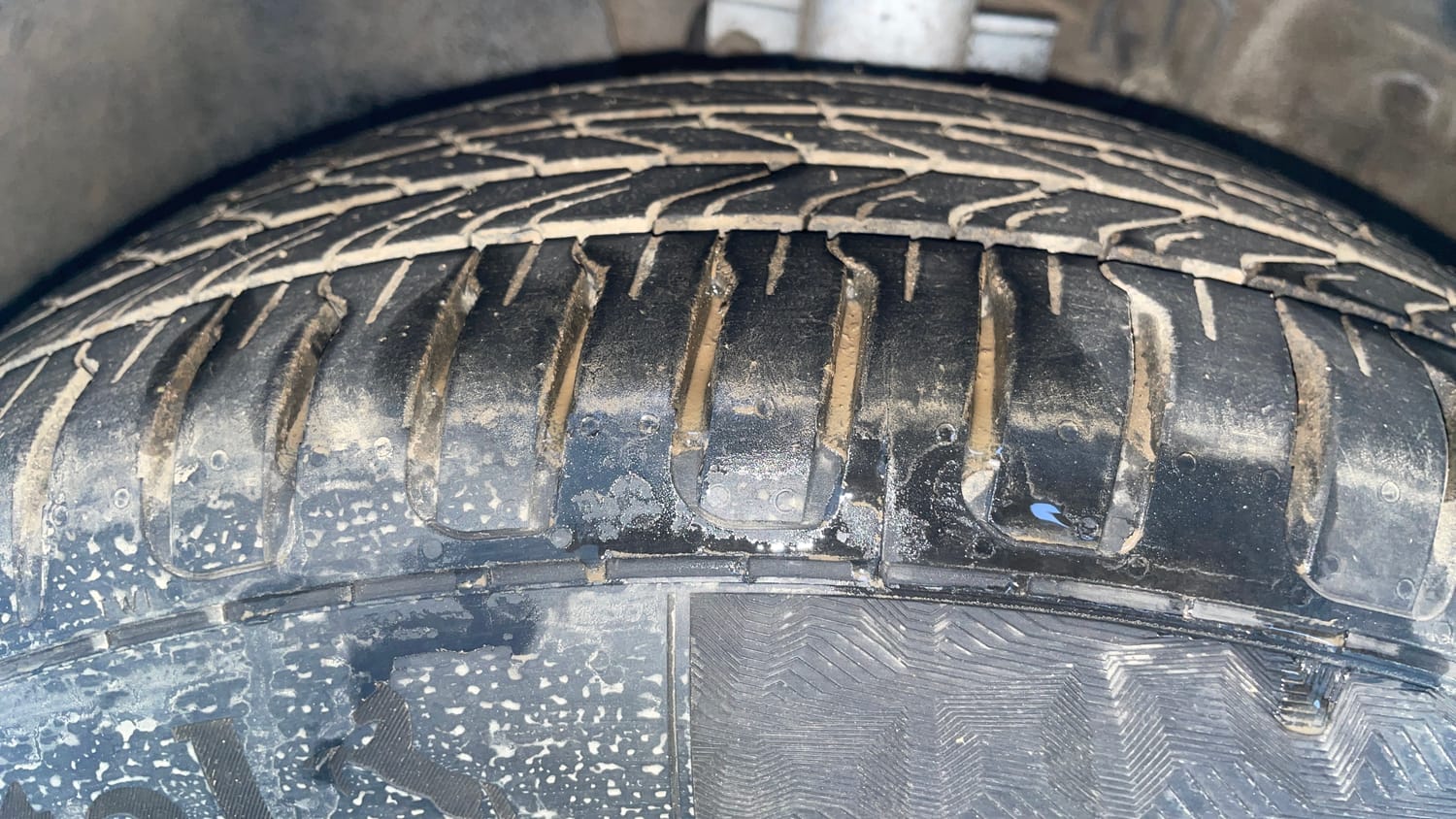Used 2013 Volkswagen Vento Highline Diesel Diesel Manual tyres LEFT FRONT TYRE TREAD VIEW