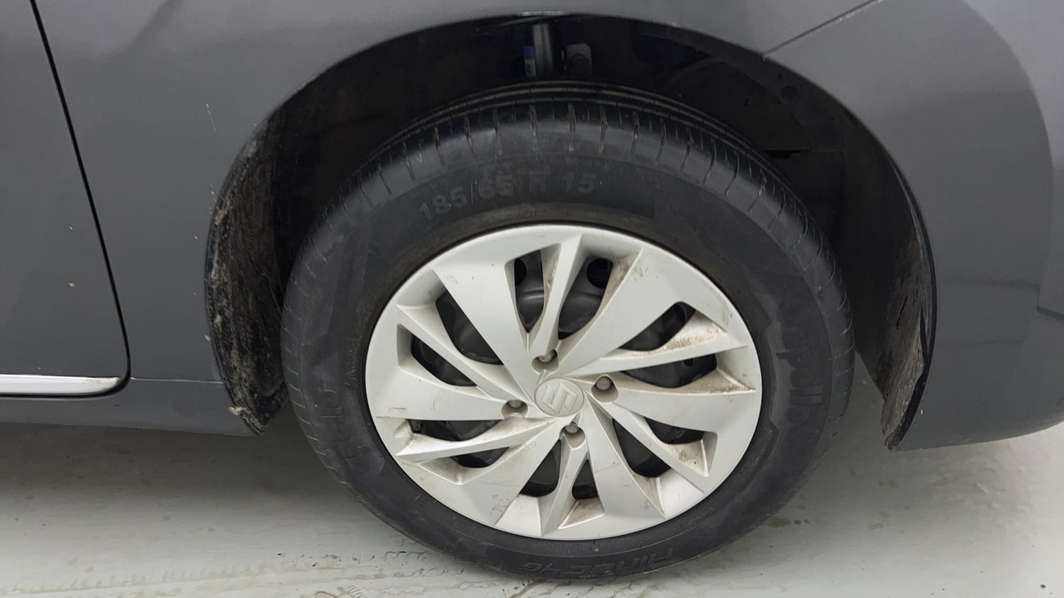Used 2023 Maruti Suzuki Baleno Delta MT Petrol Manual tyres RIGHT FRONT TYRE RIM VIEW