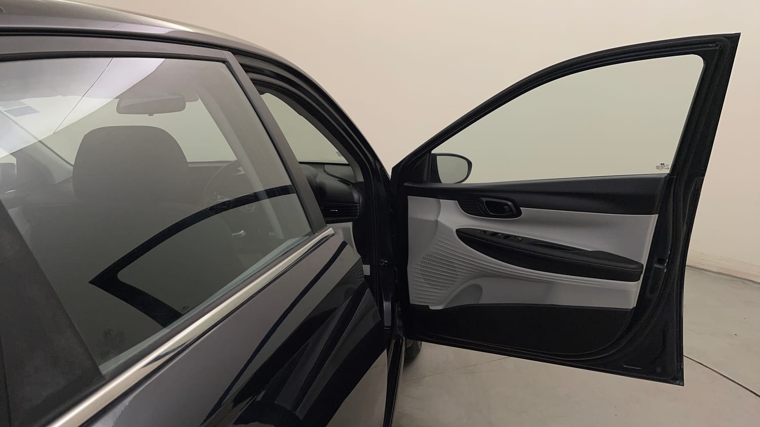Used 2024 Hyundai i20 Sportz (O) 1.2 IVT Petrol Automatic interior RIGHT FRONT DOOR OPEN VIEW
