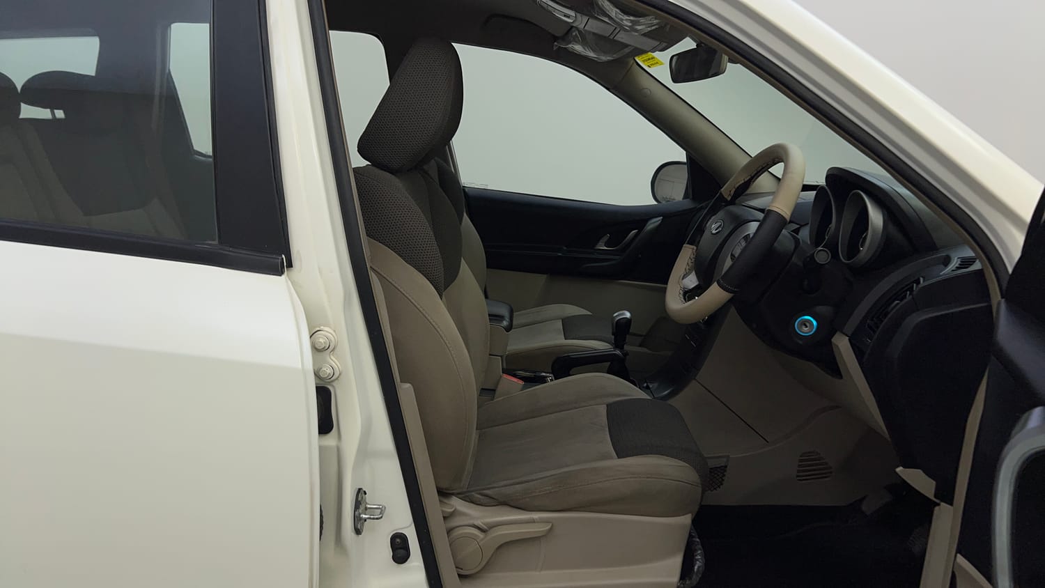 Used 2018 Mahindra XUV500 W6 Diesel Manual interior RIGHT SIDE FRONT DOOR CABIN VIEW