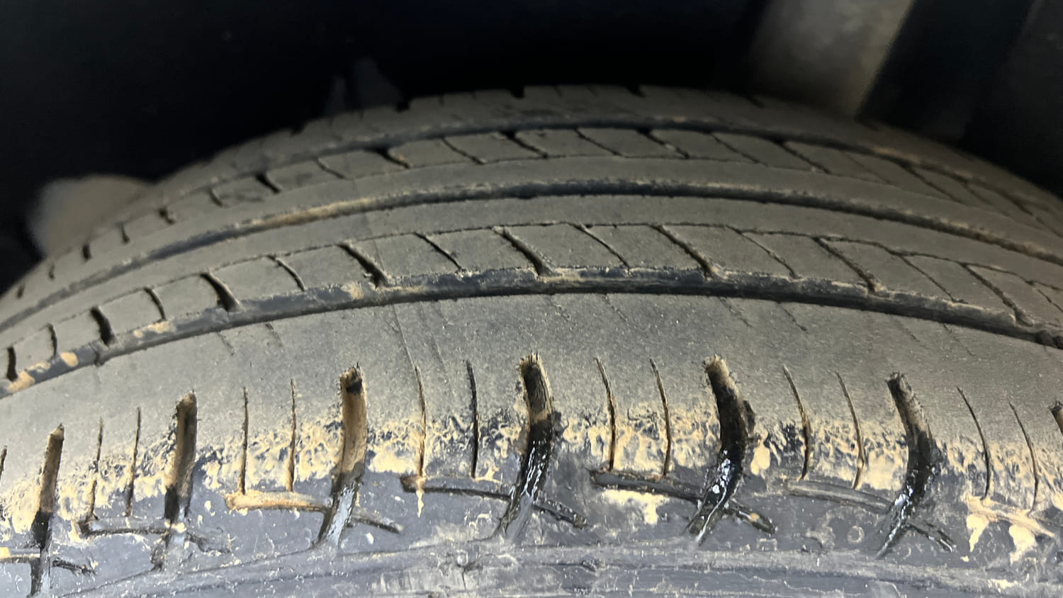 Used 2017 Maruti Suzuki Baleno Delta 1.2 AT Petrol Automatic tyres LEFT REAR TYRE TREAD VIEW