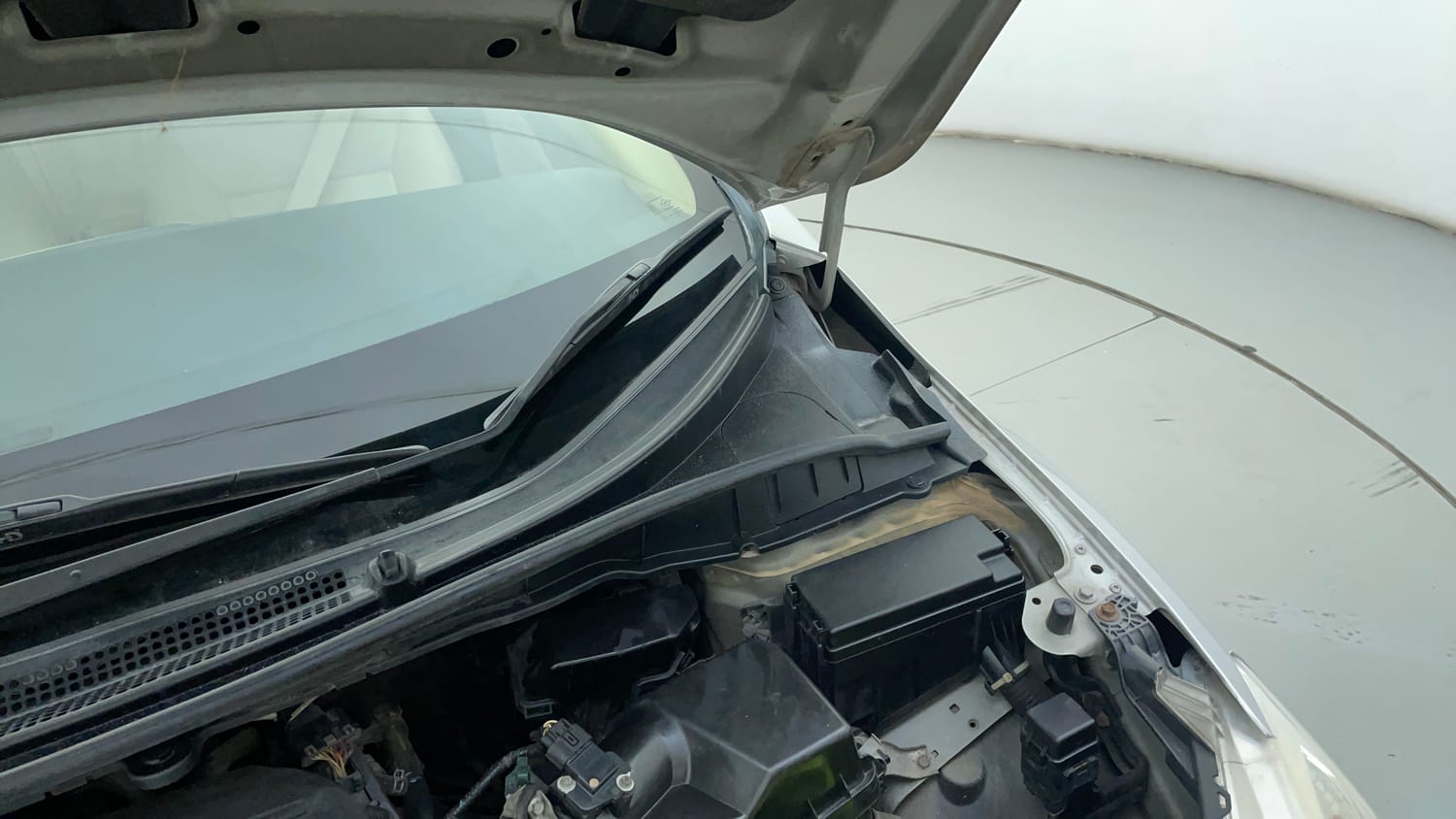 Used 2016 Honda City VX (O) MT Diesel Diesel Manual engine ENGINE LEFT SIDE HINGE & APRON VIEW