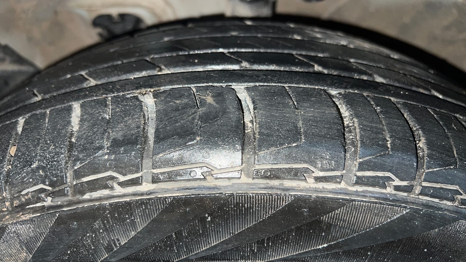 Used 2025 Kia Seltos GTX Plus 1.5 Turbo Petrol DCT Petrol Automatic tyres LEFT FRONT TYRE TREAD VIEW