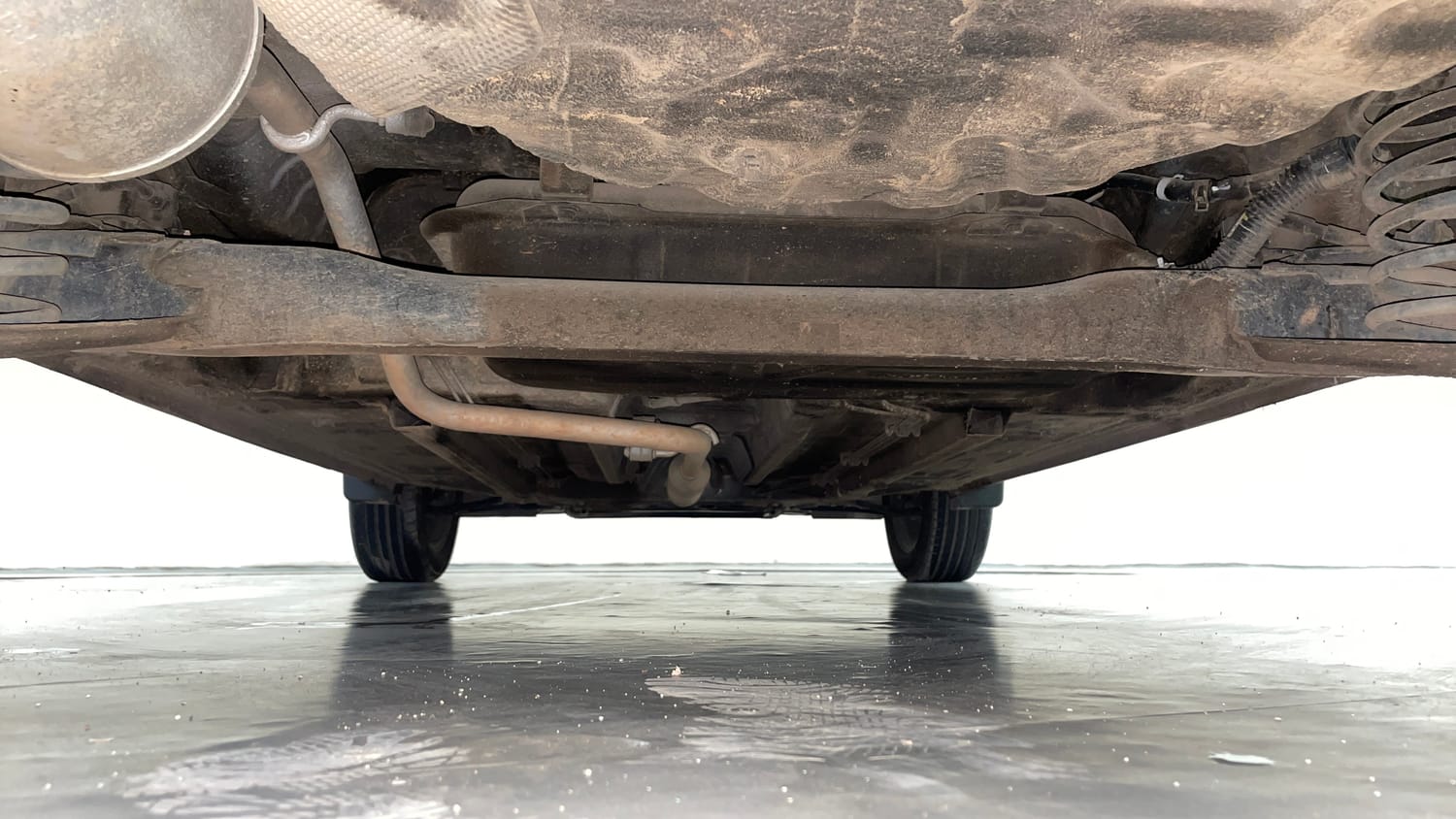 Used 2022 Renault Kiger RXZ AMT Dual Tone Petrol Automatic extra REAR UNDERBODY VIEW (TAKEN FROM REAR)