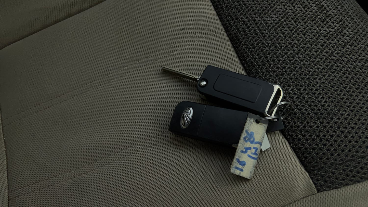 Used 2018 Mahindra XUV500 W6 Diesel Manual extra CAR KEY VIEW