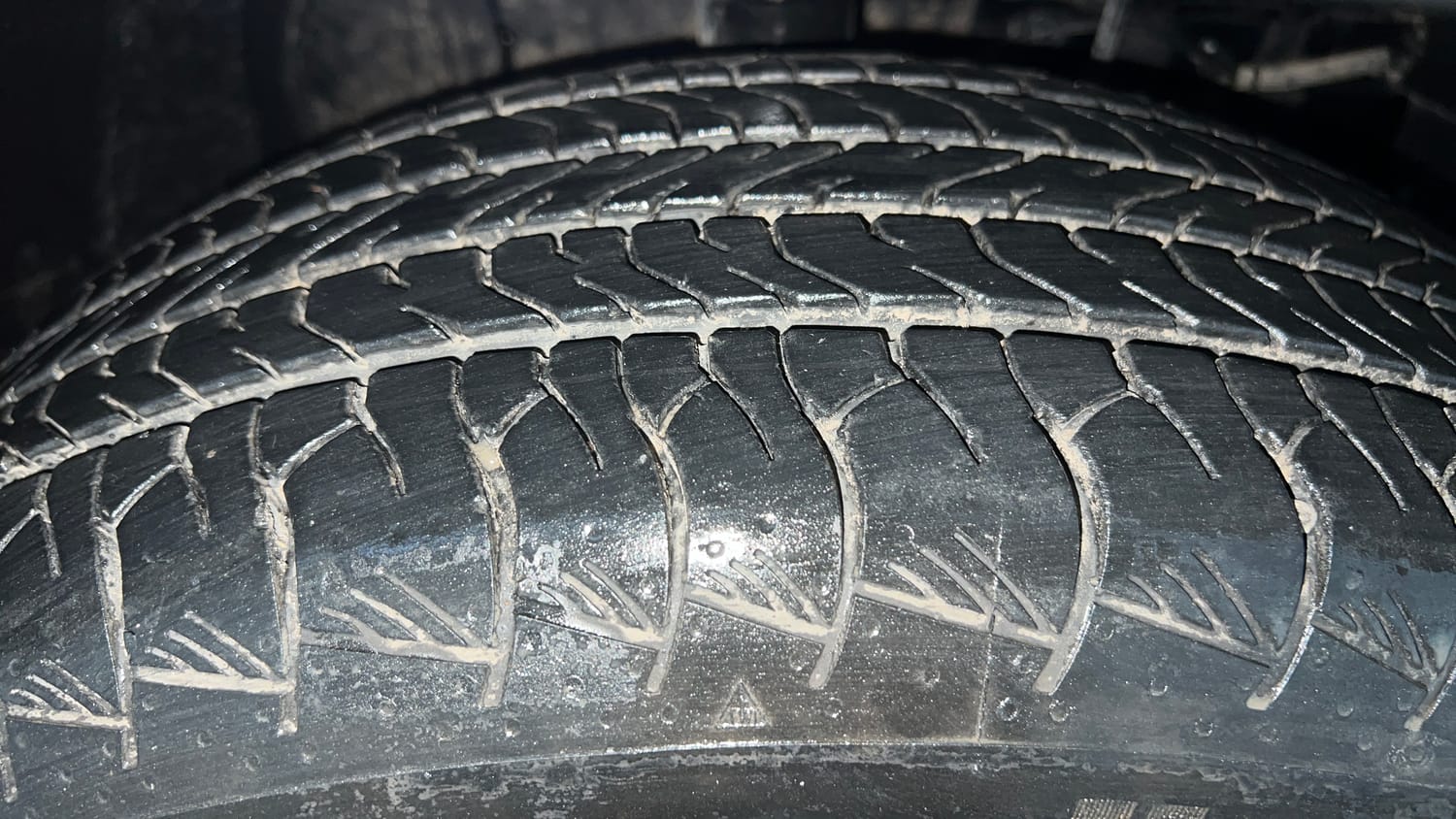 Used 2025 Toyota Urban Cruiser Hyryder V Hybrid Hybrid Automatic tyres RIGHT FRONT TYRE TREAD VIEW