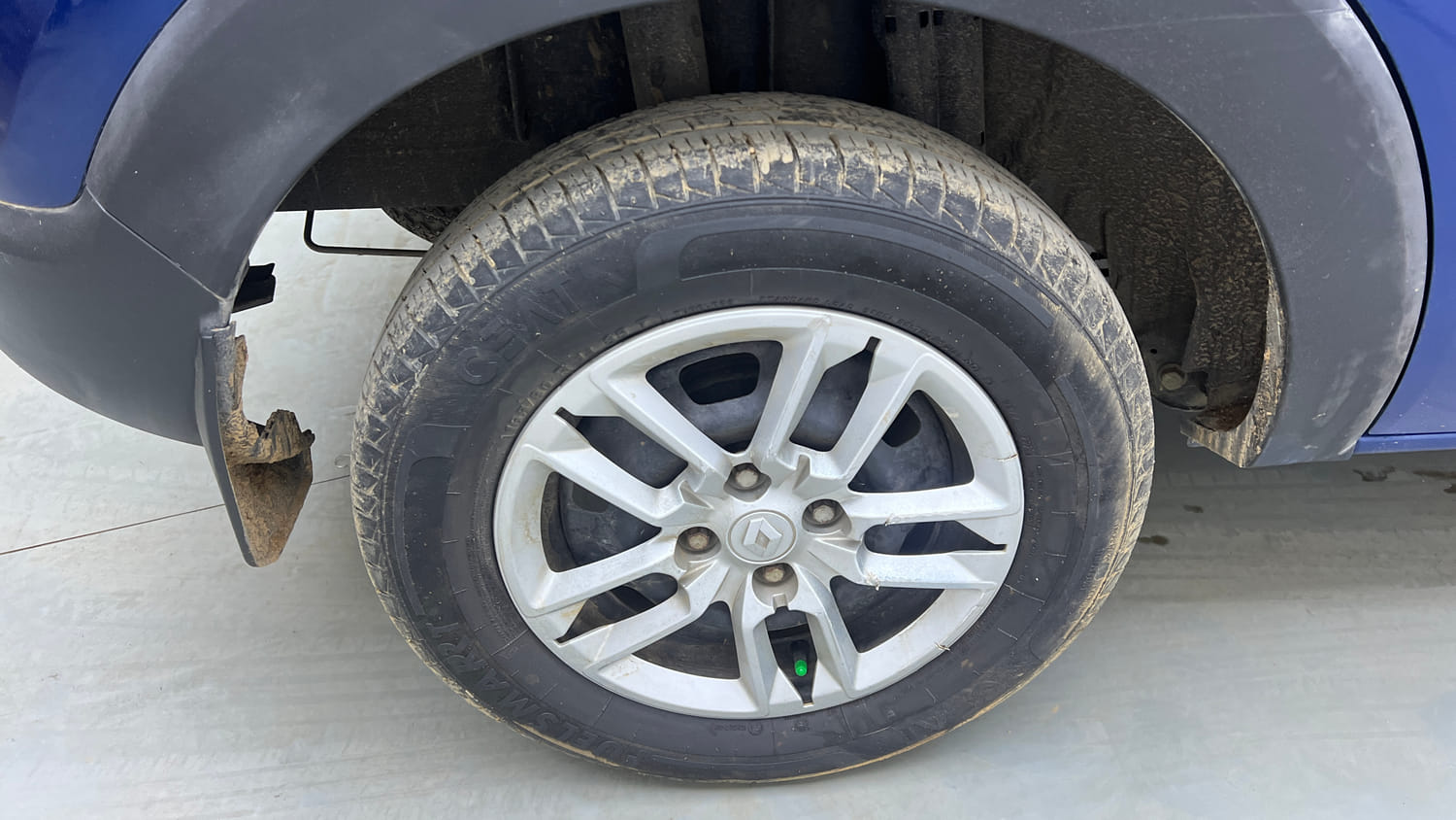 Used 2021 Renault Triber RXT Petrol Manual tyres RIGHT REAR TYRE RIM VIEW