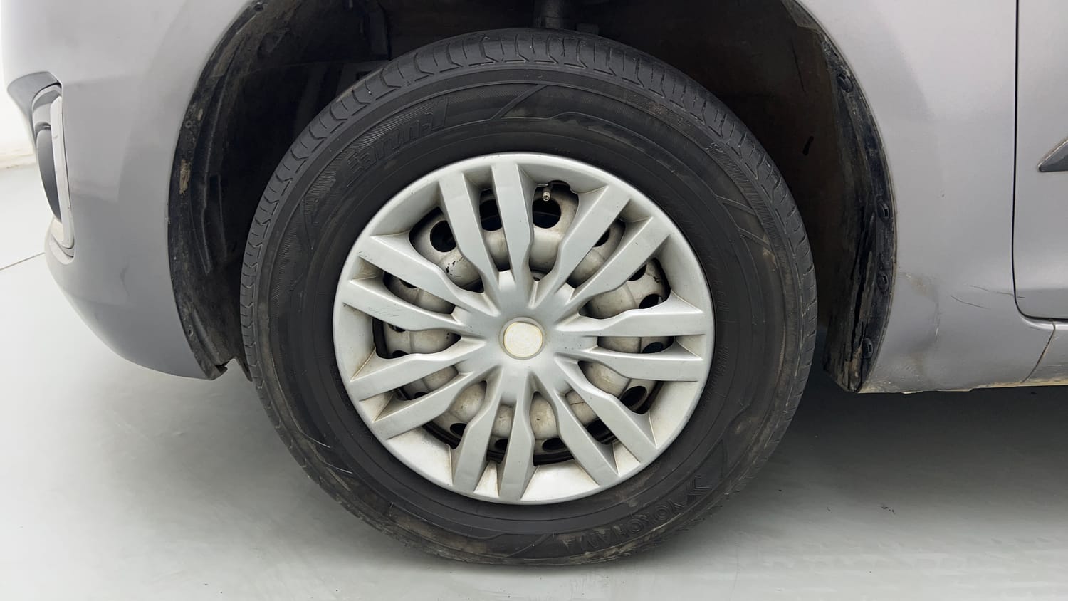 Used 2017 Maruti Suzuki Swift Lxi (O) Petrol Manual tyres LEFT FRONT TYRE RIM VIEW