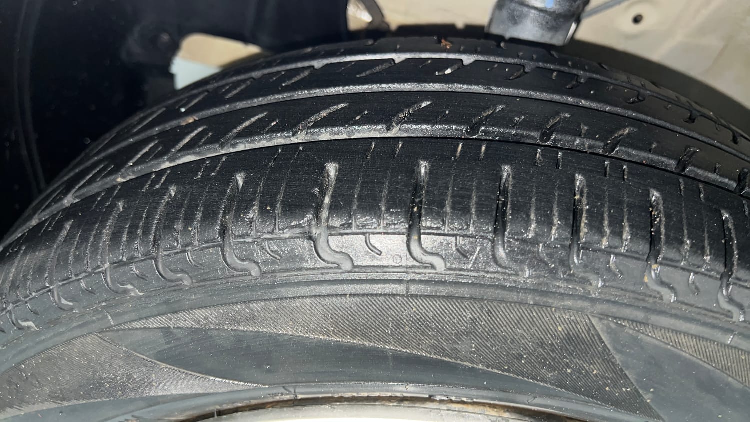 Used 2020 Maruti Suzuki Wagon R 1.0 VXi 1.0 Petrol Manual tyres LEFT FRONT TYRE TREAD VIEW