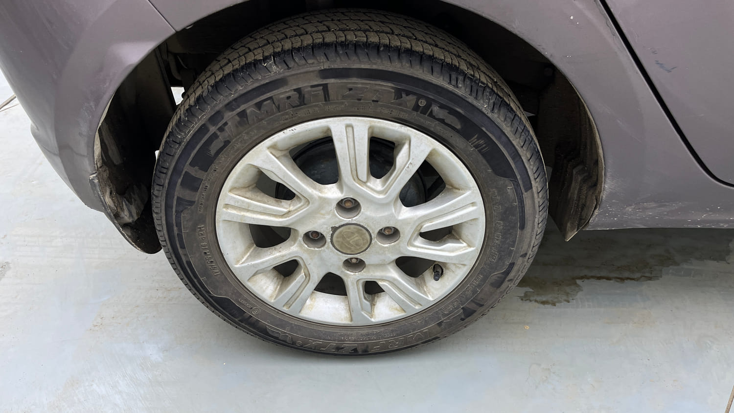 Used 2018 Tata Tiago Revotron XZA Petrol Automatic tyres RIGHT REAR TYRE RIM VIEW