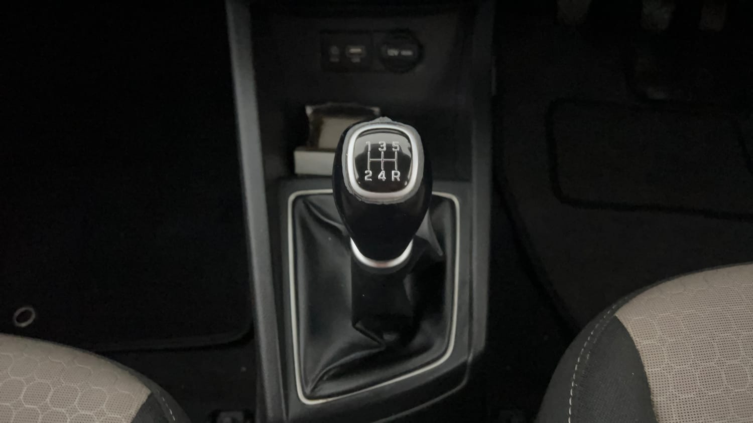 Used 2016 Hyundai Elite i20 Asta 1.2 Petrol Manual interior GEAR  KNOB VIEW