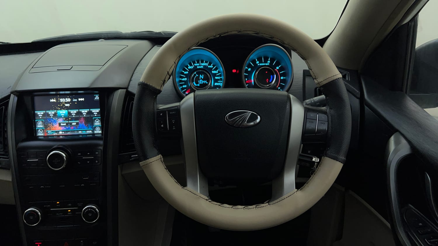 Used 2018 Mahindra XUV500 W6 Diesel Manual interior STEERING VIEW