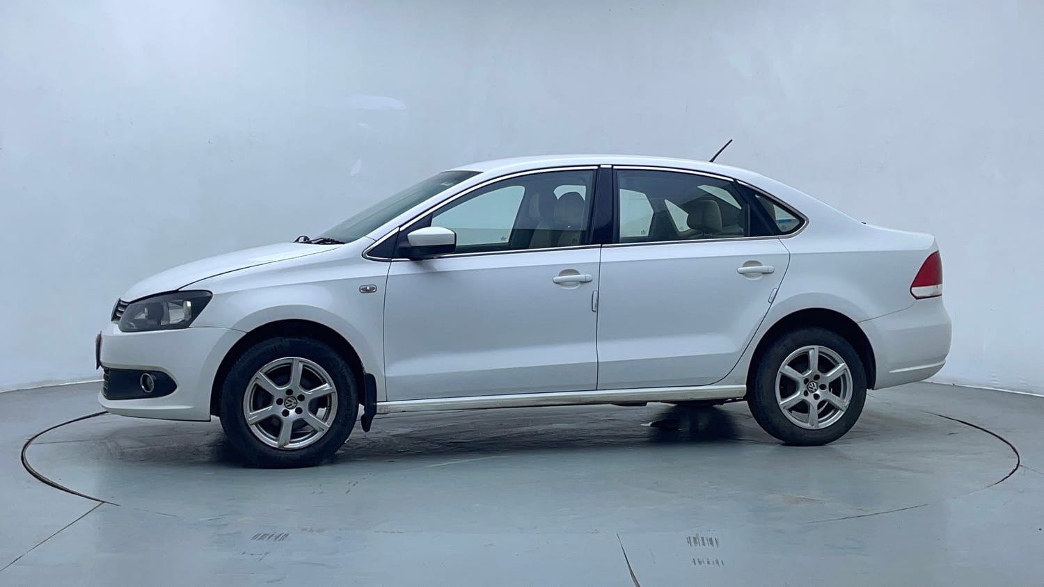 Used 2013 Volkswagen Vento Highline Diesel Diesel Manual exterior LEFT SIDE VIEW