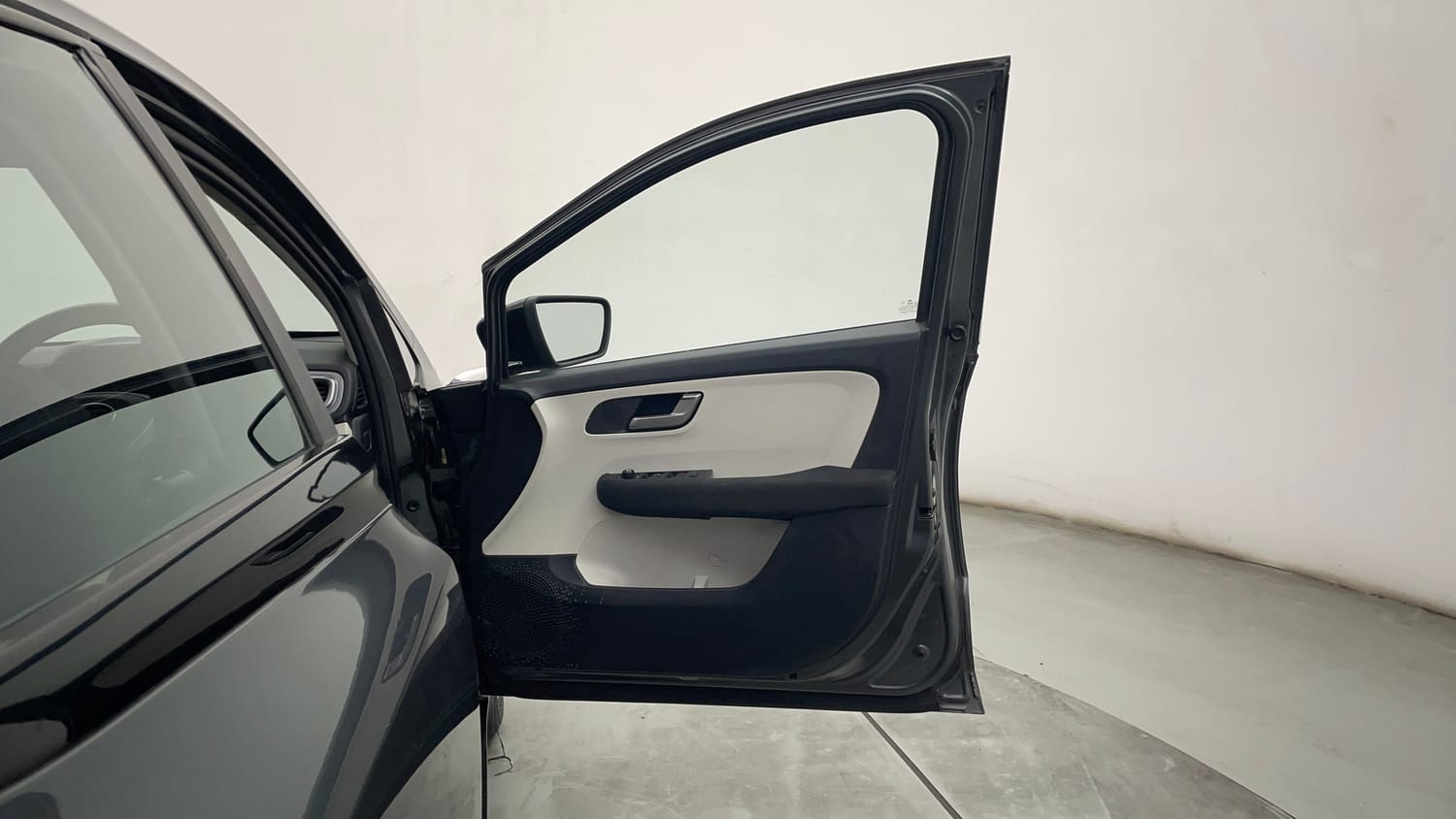 Used 2024 Tata Altroz XZ Petrol Petrol Manual interior RIGHT FRONT DOOR OPEN VIEW