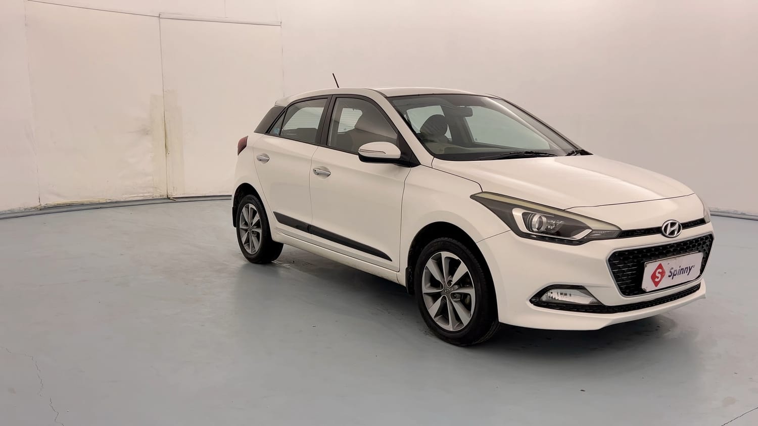 Used 2016 Hyundai Elite i20 Asta 1.2 Petrol Manual exterior RIGHT FRONT CORNER VIEW